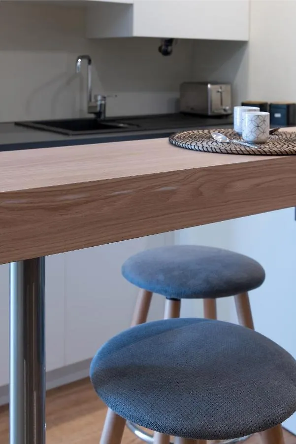 Studio Design Paloma Dark Lyon Apartment